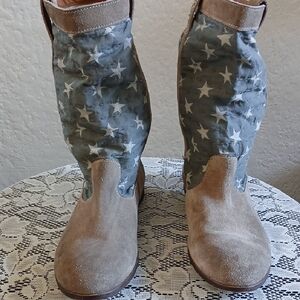 Tan and Gray Heeled Boots with Star Pattern